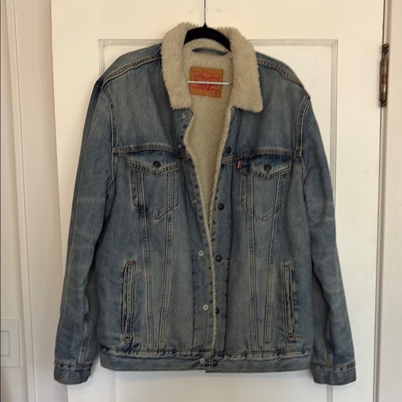 Levi's Men's Light Blue Denim Jacket with Cream Sherpa Collar - Picture 1 of 3